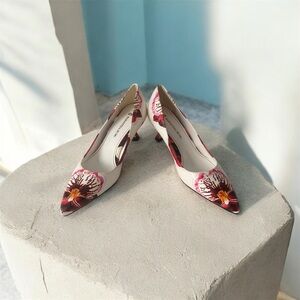 SAMANTHA SUNG Red and Cream Floral Heels NWOT